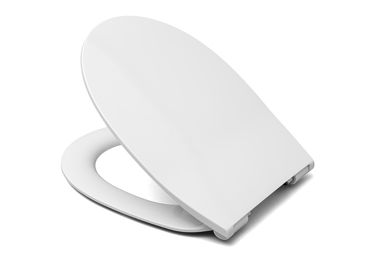 Bei unserem WC-Sitz EVO trifft spielerische Leichtigkeit auf schlichte Eleganz – perfekt für Ästheten. Halb geöffneter WC-Sitz Modell EVO