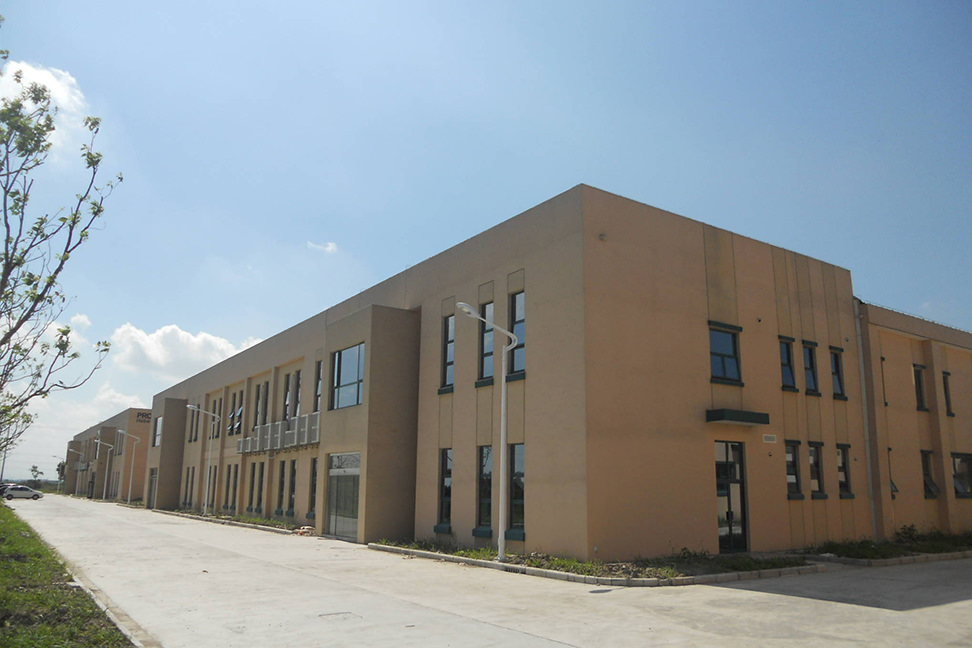 Nous produisons des sièges de toilettes pour le marché asiatique dans notre usine à Kunshan en Chine. Vue extérieure du site de production international de Hamberger Sanitary à Kunshan en Chine