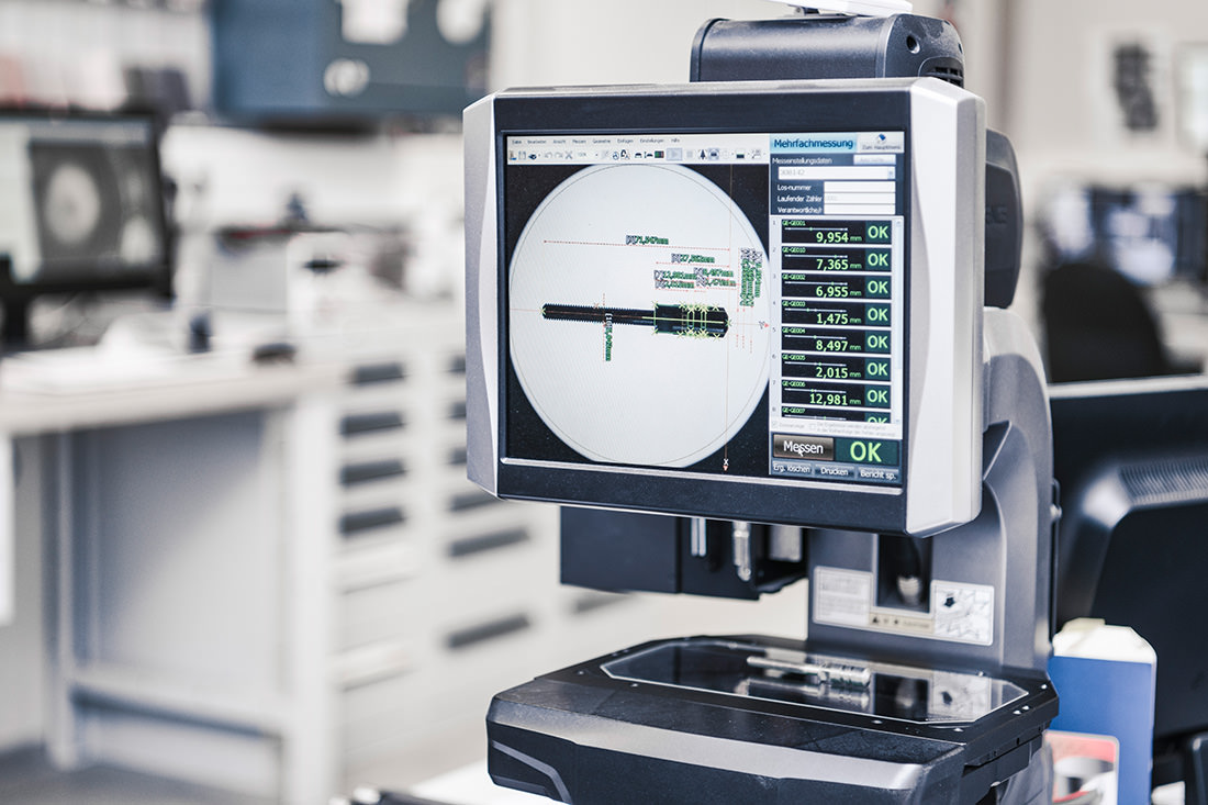 Optical measurement of a TakeOff® hinge through a modern measuring instrument.