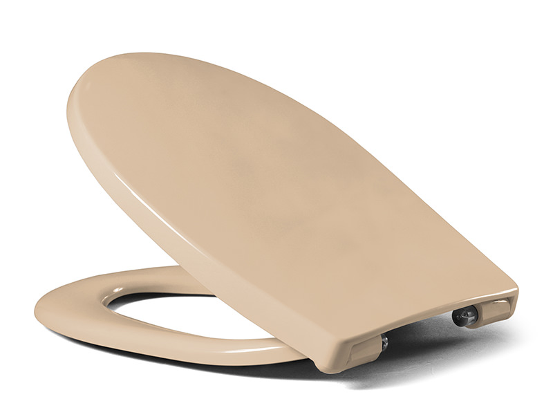 Beige toilet seat made of plastic for a discreet and harmonious interplay of colours in bathrooms.