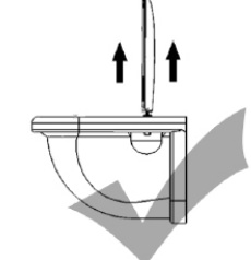 TakeOff® özelliğine sahip bir klozet kapağının doğru şekilde çıkarılmasının yandan görünümü.